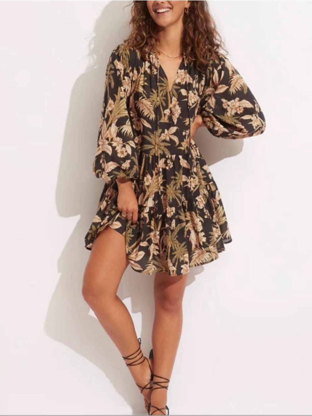 NWT Seafolly Women's Black Castaway
Tiered Long Sleeve Cover Up Dress.